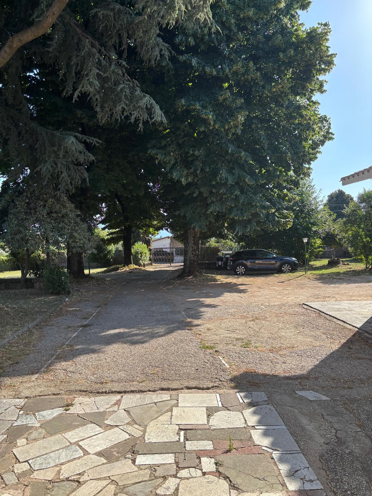 Esterni della villa - slide 2 di 7