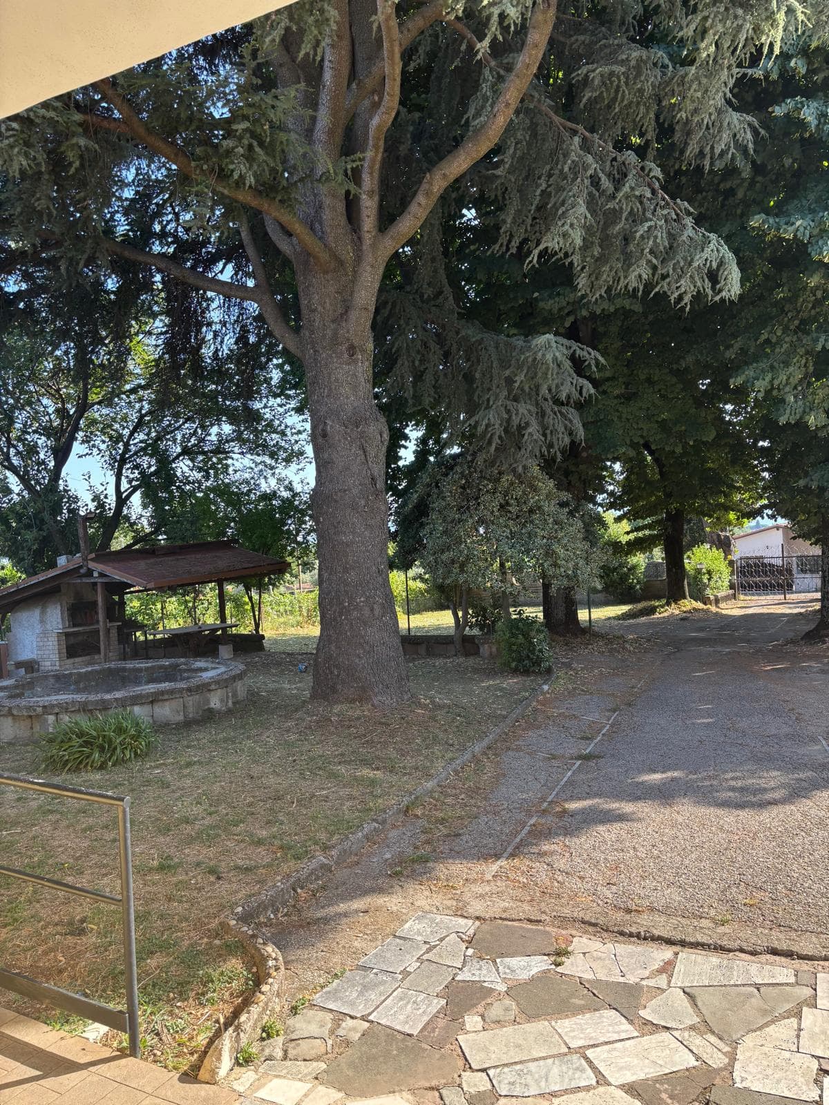 Esterni della villa - slide 3 di 7